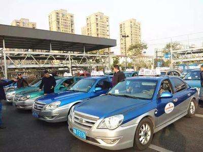 黨員示范引領行業新風尚——杭州外事公司積極參與市巡游出租汽車共產黨員示范車命名儀式，助力國內旅游業務發展